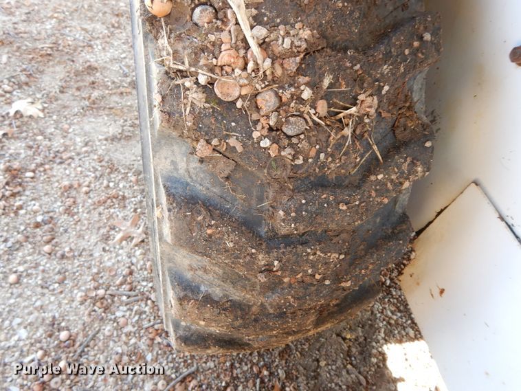 image for item FG9698 1988 Bobcat 642B  skid steer loader