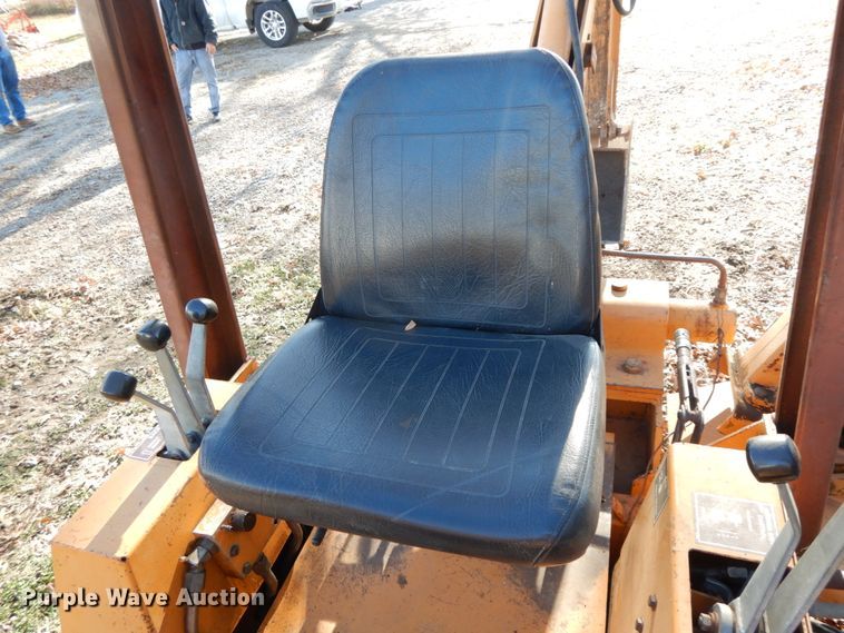 image for item FG9699 1989 Case 360G  trencher