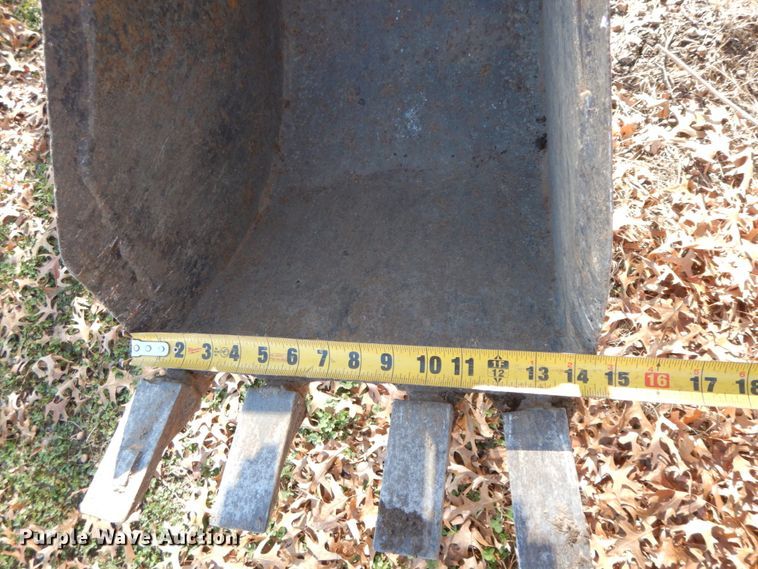 image for item FG9699 1989 Case 360G  trencher