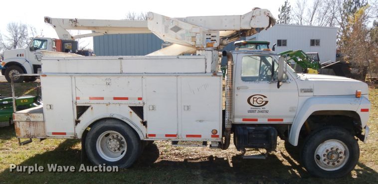 image for item FG9707 1991 Ford F800  bucket truck