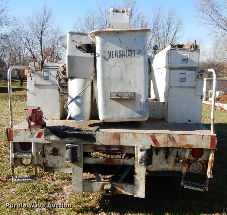image for item FG9707 1991 Ford F800  bucket truck