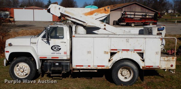 image for item FG9707 1991 Ford F800  bucket truck