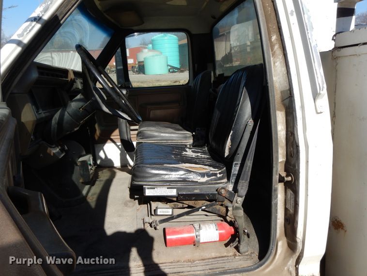 image for item FG9707 1991 Ford F800  bucket truck