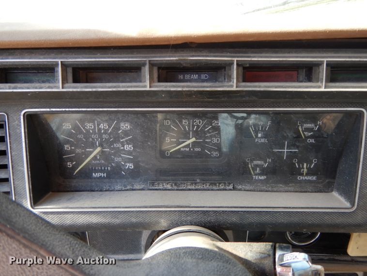 image for item FG9707 1991 Ford F800  bucket truck