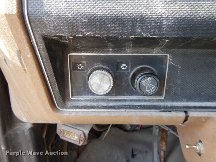 image for item FG9707 1991 Ford F800  bucket truck