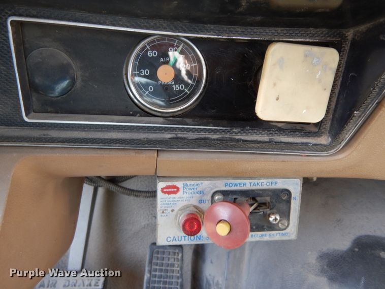 image for item FG9707 1991 Ford F800  bucket truck