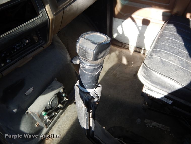 image for item FG9707 1991 Ford F800  bucket truck