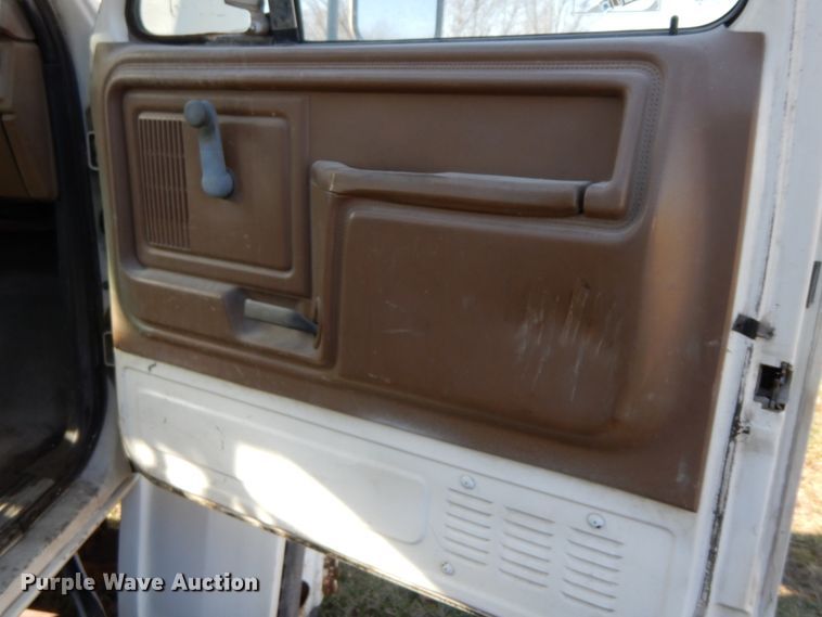 image for item FG9707 1991 Ford F800  bucket truck