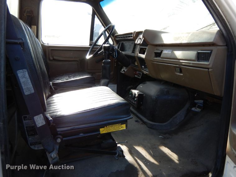 image for item FG9707 1991 Ford F800  bucket truck