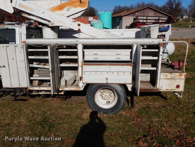 image for item FG9707 1991 Ford F800  bucket truck