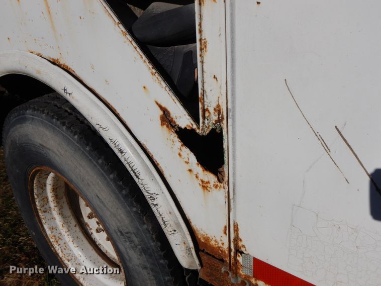 image for item FG9707 1991 Ford F800  bucket truck