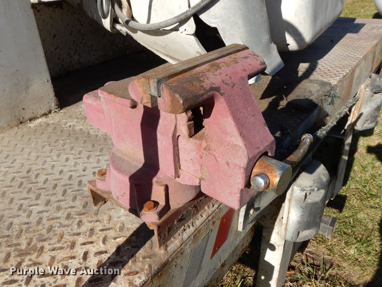 image for item FG9707 1991 Ford F800  bucket truck