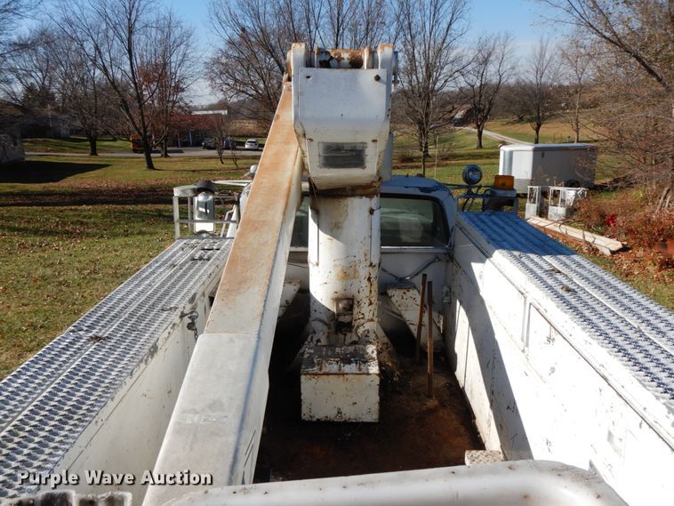 image for item FG9707 1991 Ford F800  bucket truck