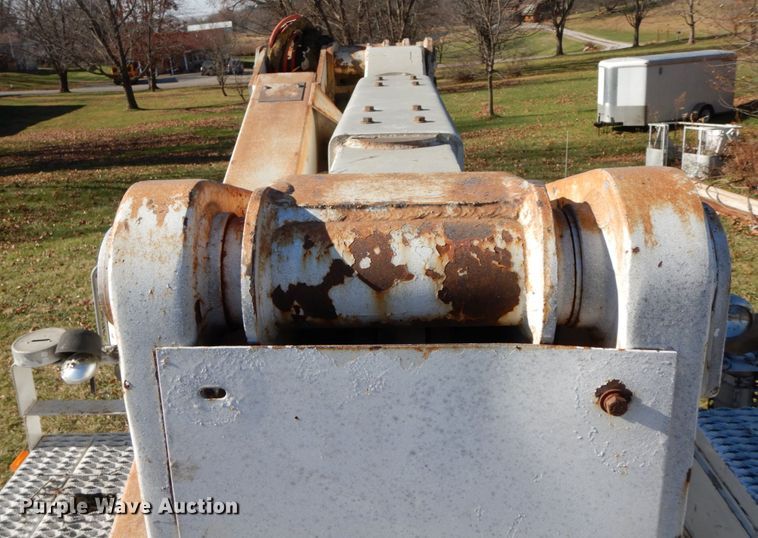 image for item FG9707 1991 Ford F800  bucket truck