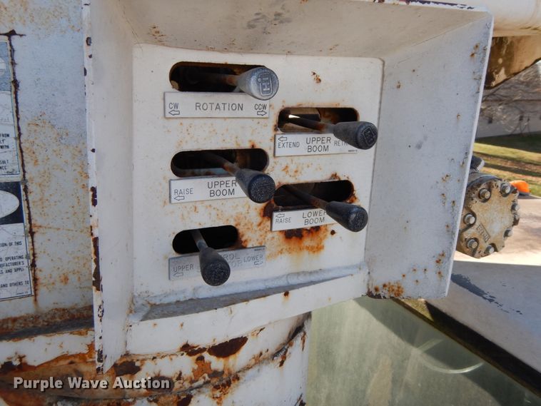 image for item FG9707 1991 Ford F800  bucket truck