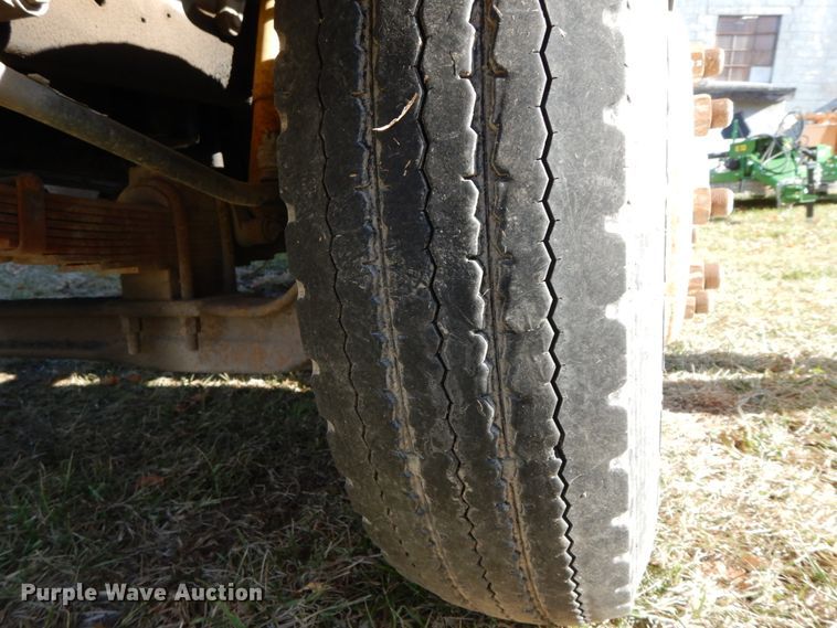 image for item FG9707 1991 Ford F800  bucket truck