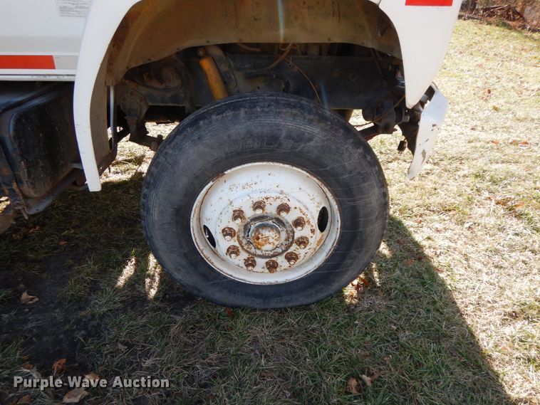 image for item FG9707 1991 Ford F800  bucket truck