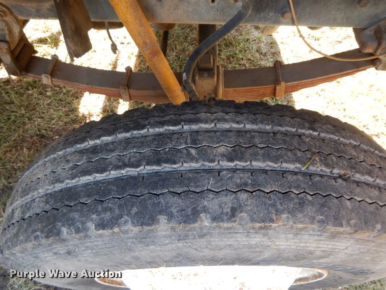 image for item FG9707 1991 Ford F800  bucket truck