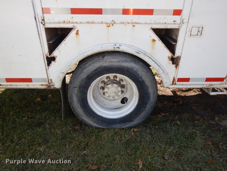 image for item FG9707 1991 Ford F800  bucket truck