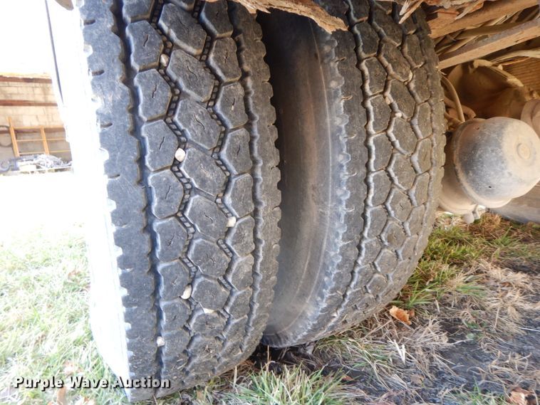 image for item FG9707 1991 Ford F800  bucket truck