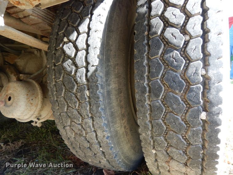 image for item FG9707 1991 Ford F800  bucket truck