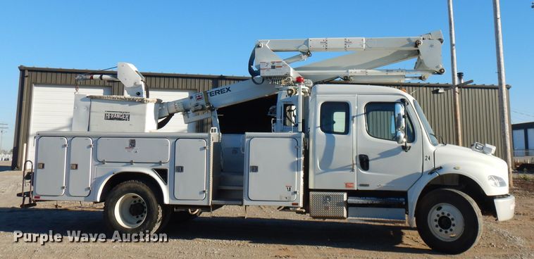 image for item FW9875 2009 Freightliner Business Class M2  bucket truck