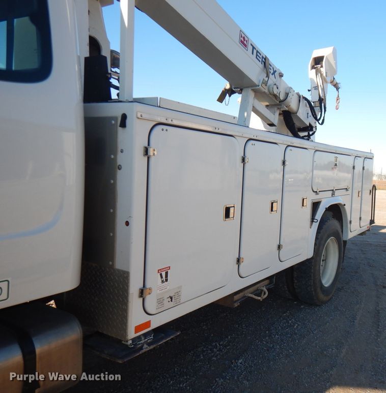 image for item FW9875 2009 Freightliner Business Class M2  bucket truck