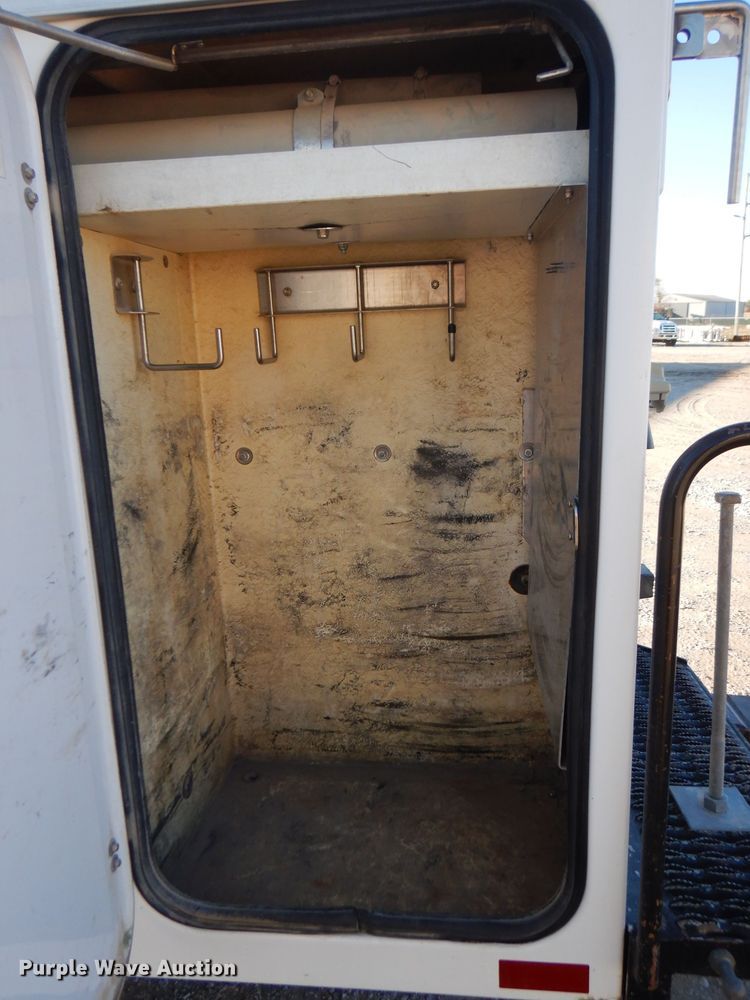 image for item FW9875 2009 Freightliner Business Class M2  bucket truck