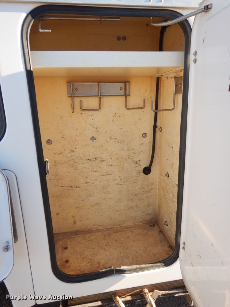 image for item FW9875 2009 Freightliner Business Class M2  bucket truck