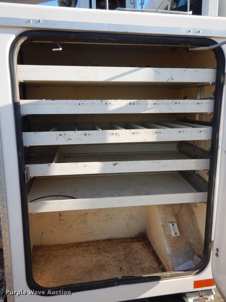 image for item FW9875 2009 Freightliner Business Class M2  bucket truck