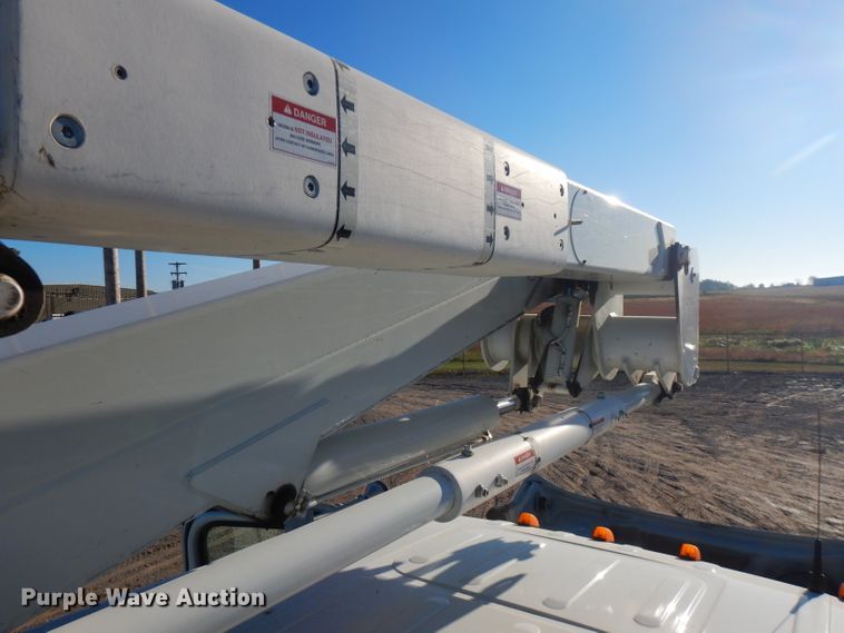 image for item FW9875 2009 Freightliner Business Class M2  bucket truck