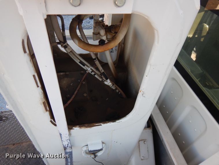 image for item FW9875 2009 Freightliner Business Class M2  bucket truck