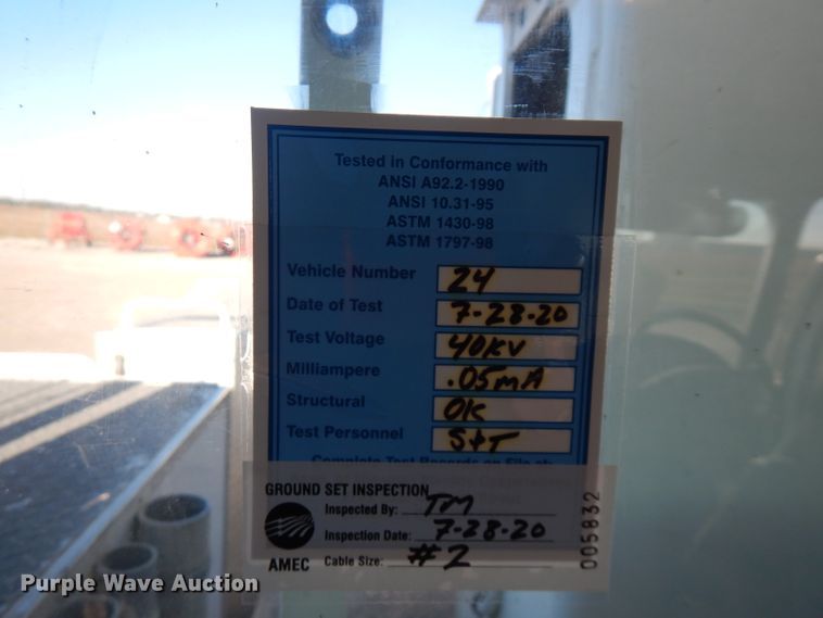 image for item FW9875 2009 Freightliner Business Class M2  bucket truck