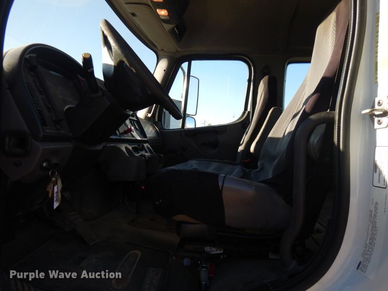 image for item FW9875 2009 Freightliner Business Class M2  bucket truck