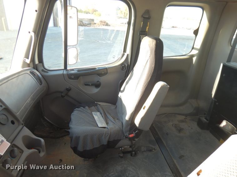 image for item FW9875 2009 Freightliner Business Class M2  bucket truck