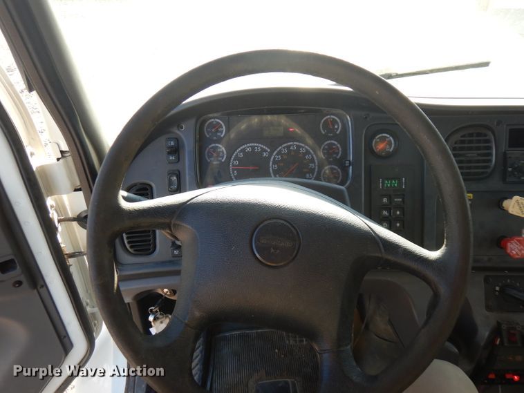 image for item FW9875 2009 Freightliner Business Class M2  bucket truck