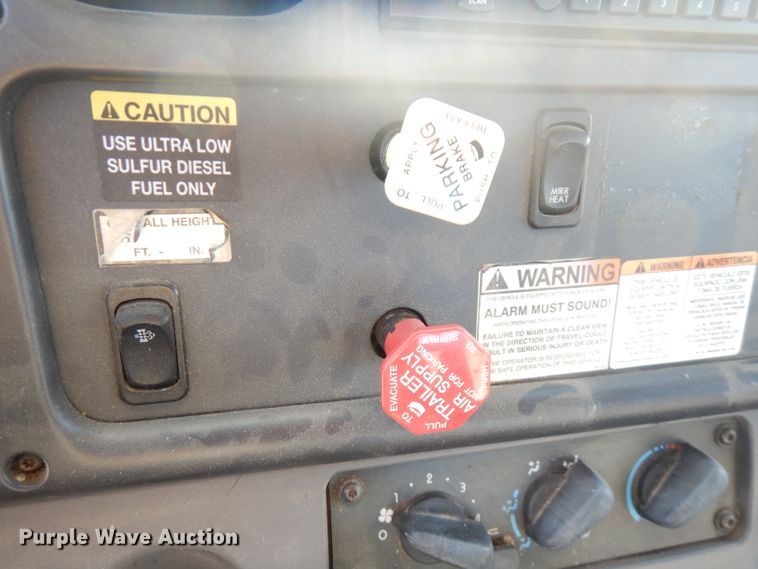 image for item FW9875 2009 Freightliner Business Class M2  bucket truck