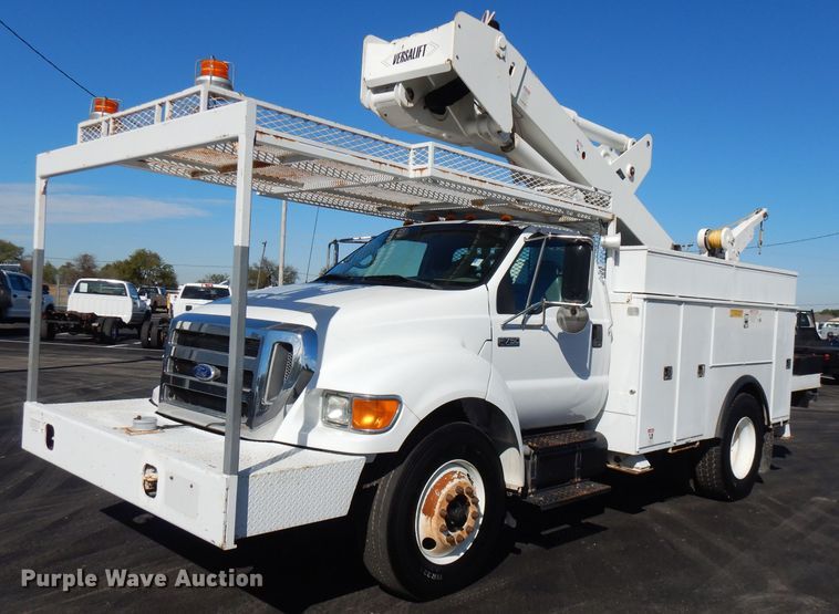 image for item FW9877 2010 Ford F750 Super Duty  bucket truck