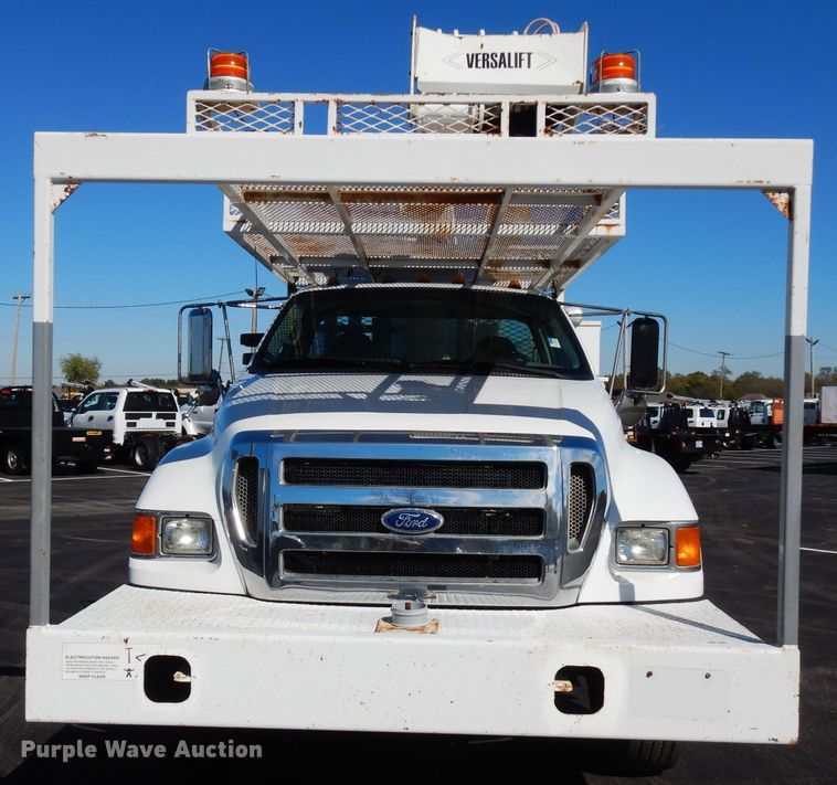 image for item FW9877 2010 Ford F750 Super Duty  bucket truck