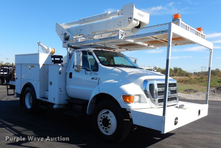 image for item FW9877 2010 Ford F750 Super Duty  bucket truck