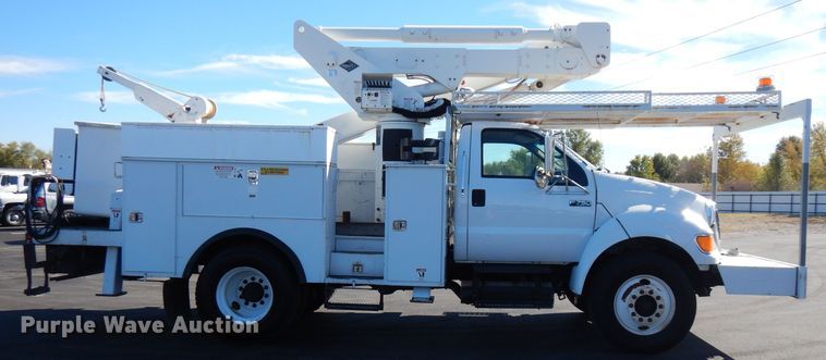 image for item FW9877 2010 Ford F750 Super Duty  bucket truck
