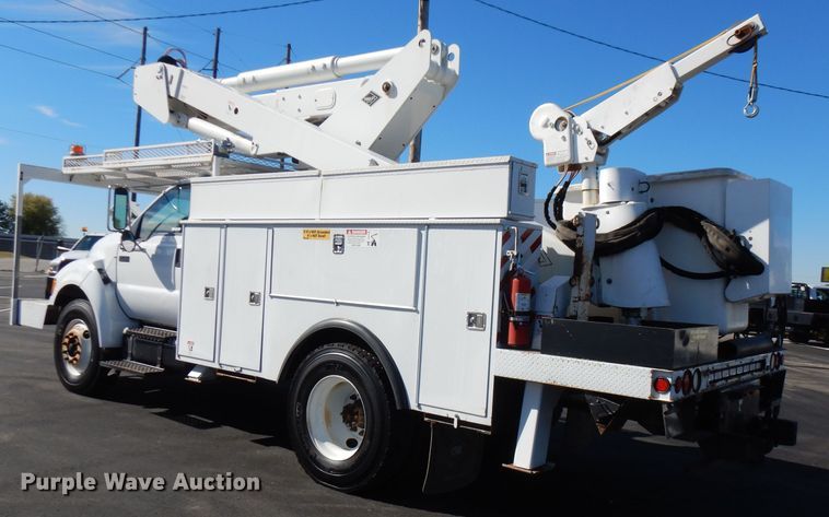 image for item FW9877 2010 Ford F750 Super Duty  bucket truck