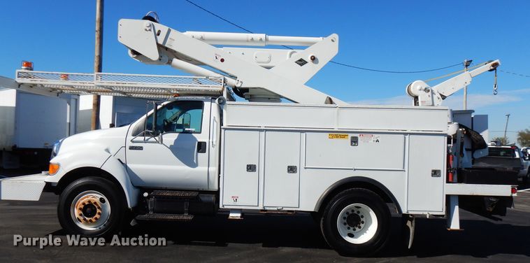 image for item FW9877 2010 Ford F750 Super Duty  bucket truck