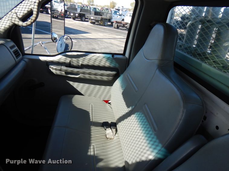 image for item FW9877 2010 Ford F750 Super Duty  bucket truck