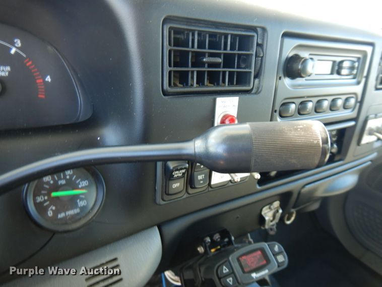 image for item FW9877 2010 Ford F750 Super Duty  bucket truck