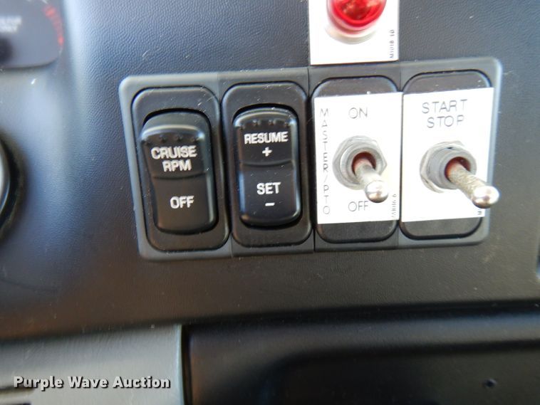 image for item FW9877 2010 Ford F750 Super Duty  bucket truck