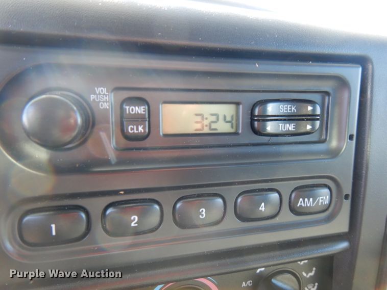 image for item FW9877 2010 Ford F750 Super Duty  bucket truck