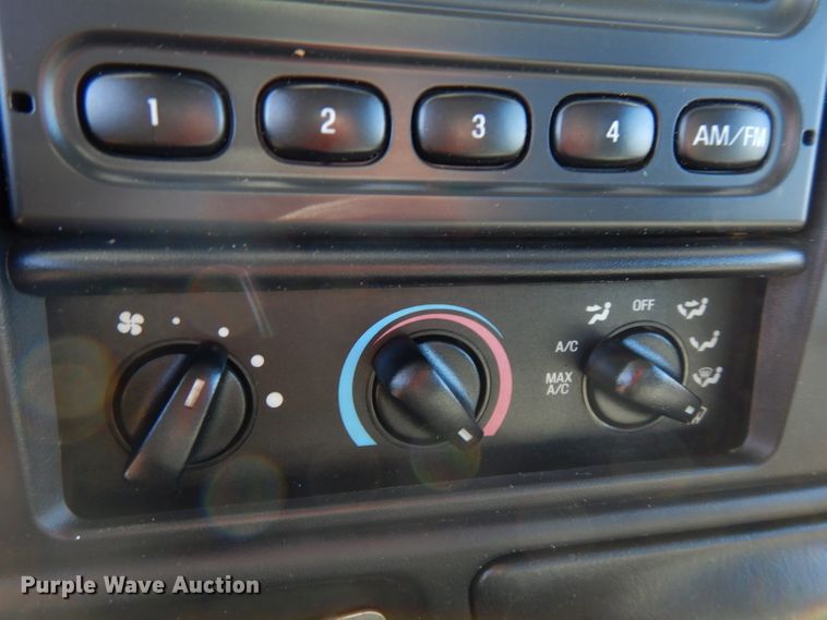 image for item FW9877 2010 Ford F750 Super Duty  bucket truck