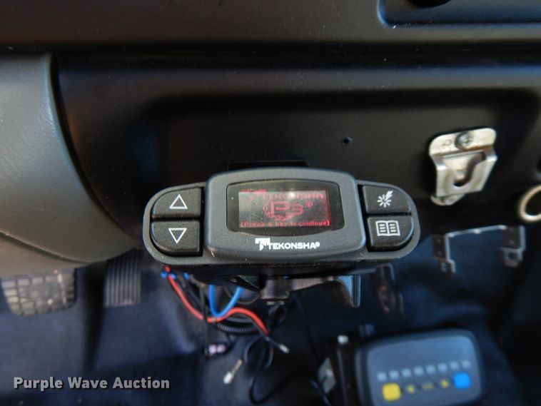 image for item FW9877 2010 Ford F750 Super Duty  bucket truck