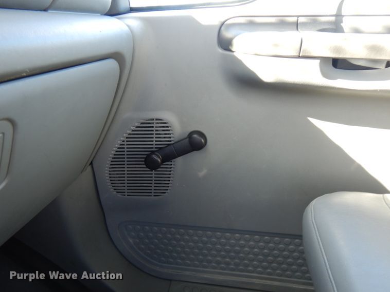 image for item FW9877 2010 Ford F750 Super Duty  bucket truck